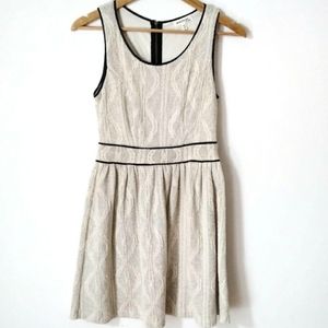 💥 EUC Monteau Off White Black lining Sleeveless Dress